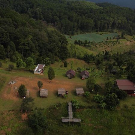 ไร่นิธิสุนทร Nithisoonthon Farmstay メーホンソン エクステリア 写真