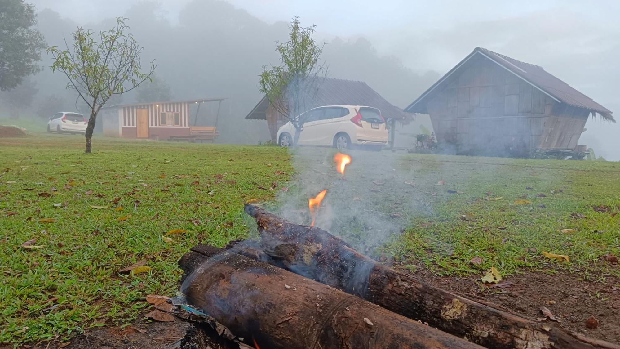 ไร่นิธิสุนทร Nithisoonthon Farmstay メーホンソン エクステリア 写真