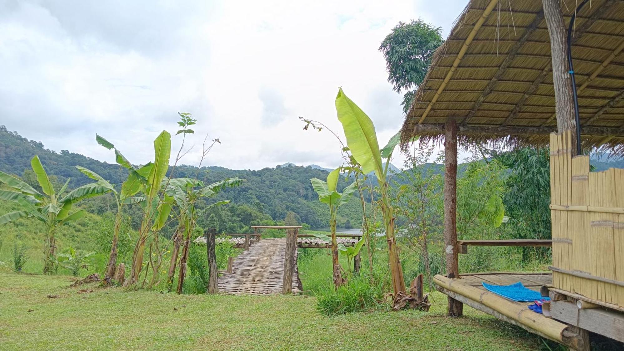 ไร่นิธิสุนทร Nithisoonthon Farmstay メーホンソン エクステリア 写真