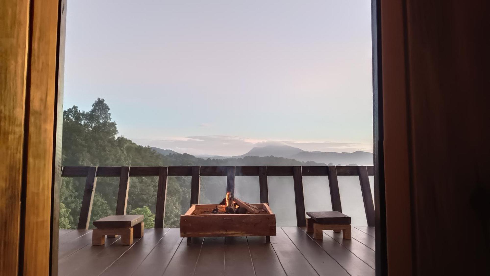 ไร่นิธิสุนทร Nithisoonthon Farmstay メーホンソン エクステリア 写真
