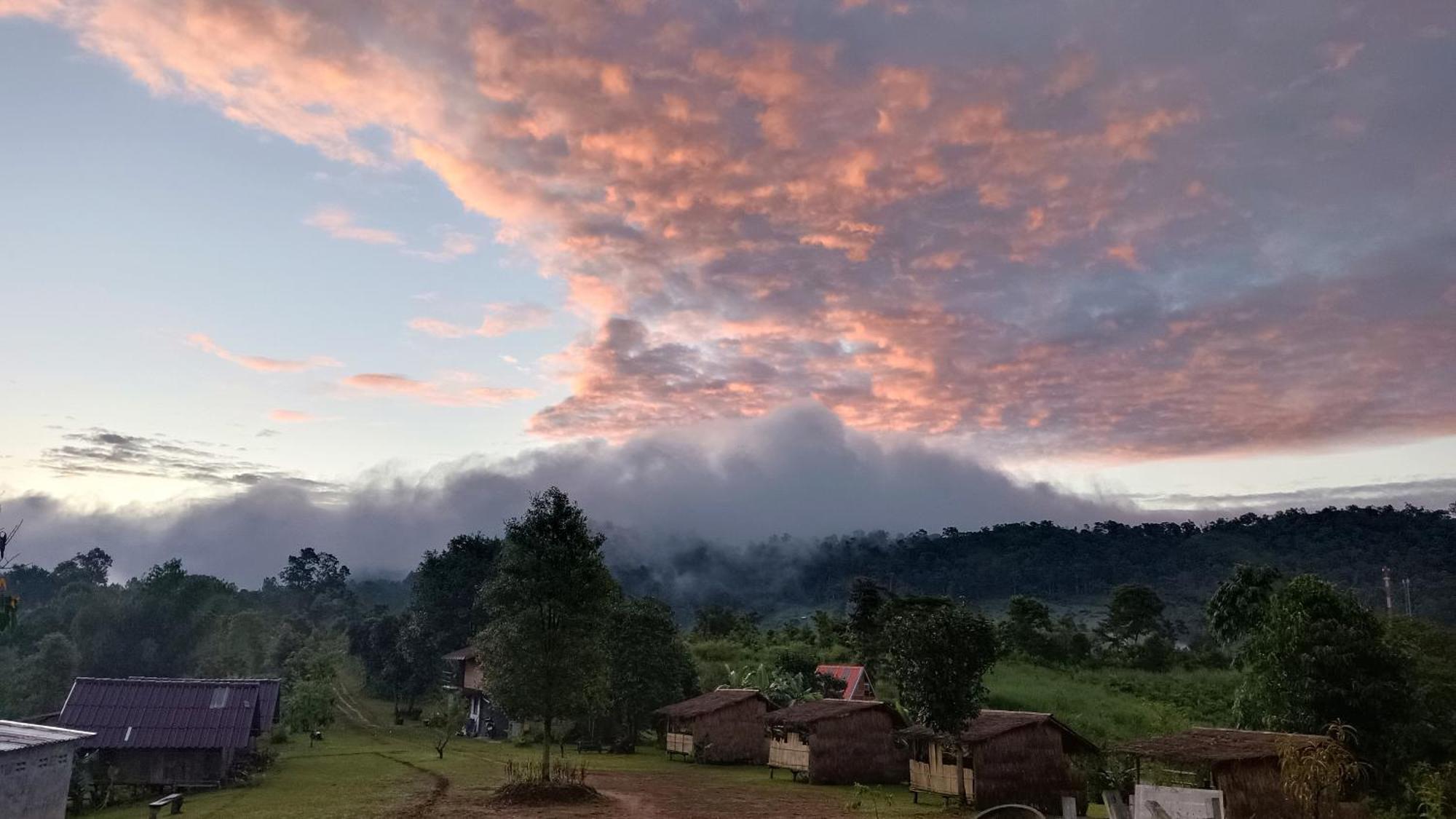ไร่นิธิสุนทร Nithisoonthon Farmstay メーホンソン エクステリア 写真