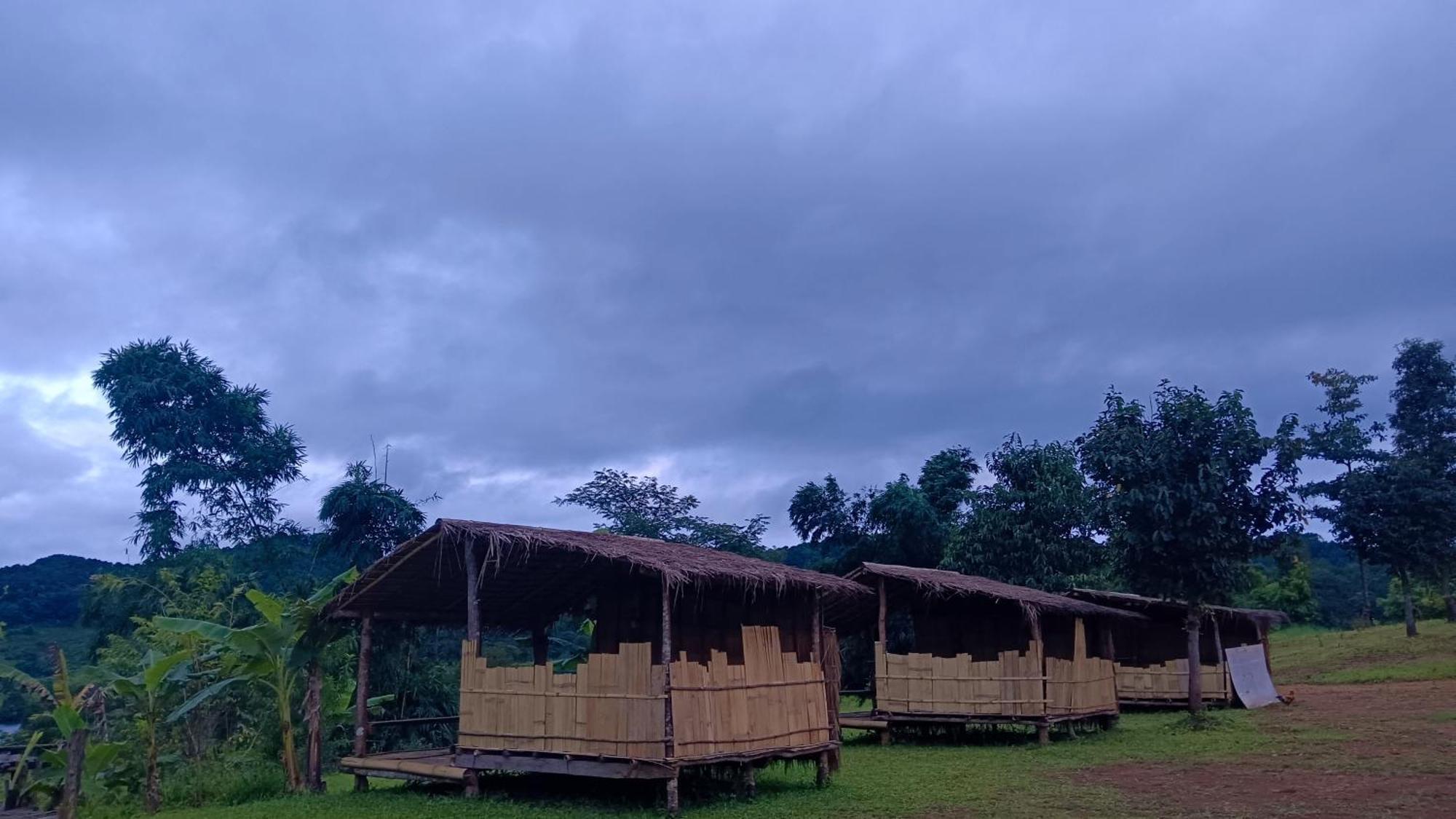 ไร่นิธิสุนทร Nithisoonthon Farmstay メーホンソン エクステリア 写真