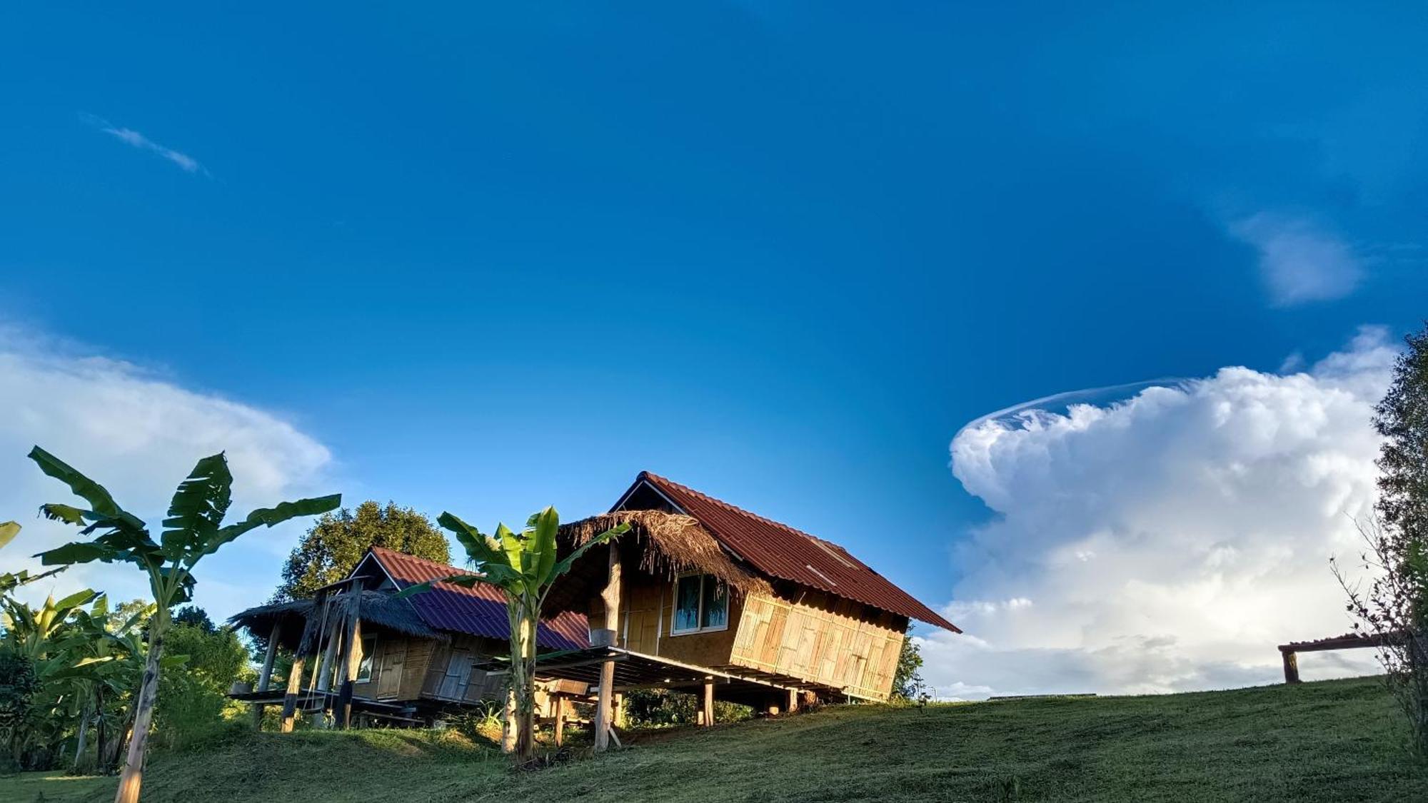 ไร่นิธิสุนทร Nithisoonthon Farmstay メーホンソン エクステリア 写真