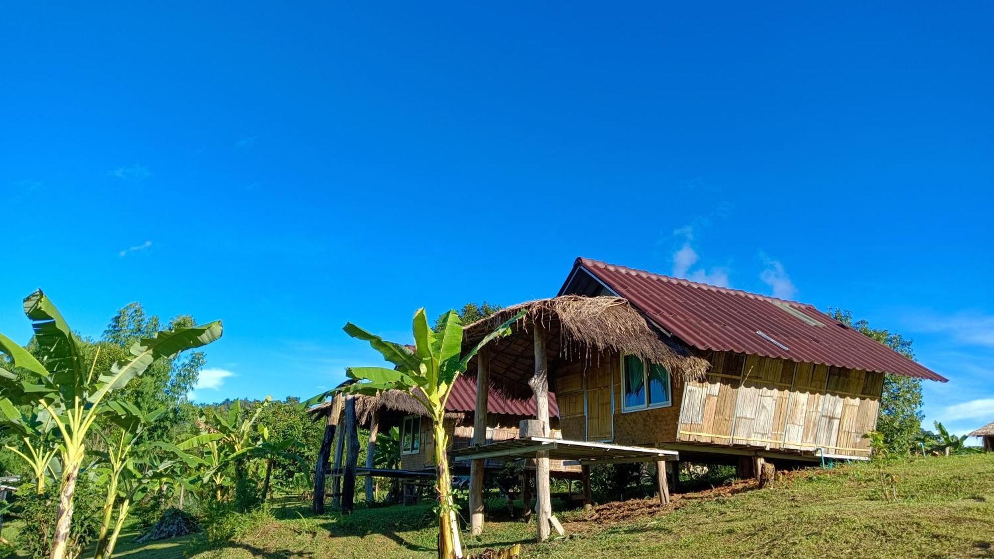 ไร่นิธิสุนทร Nithisoonthon Farmstay メーホンソン エクステリア 写真