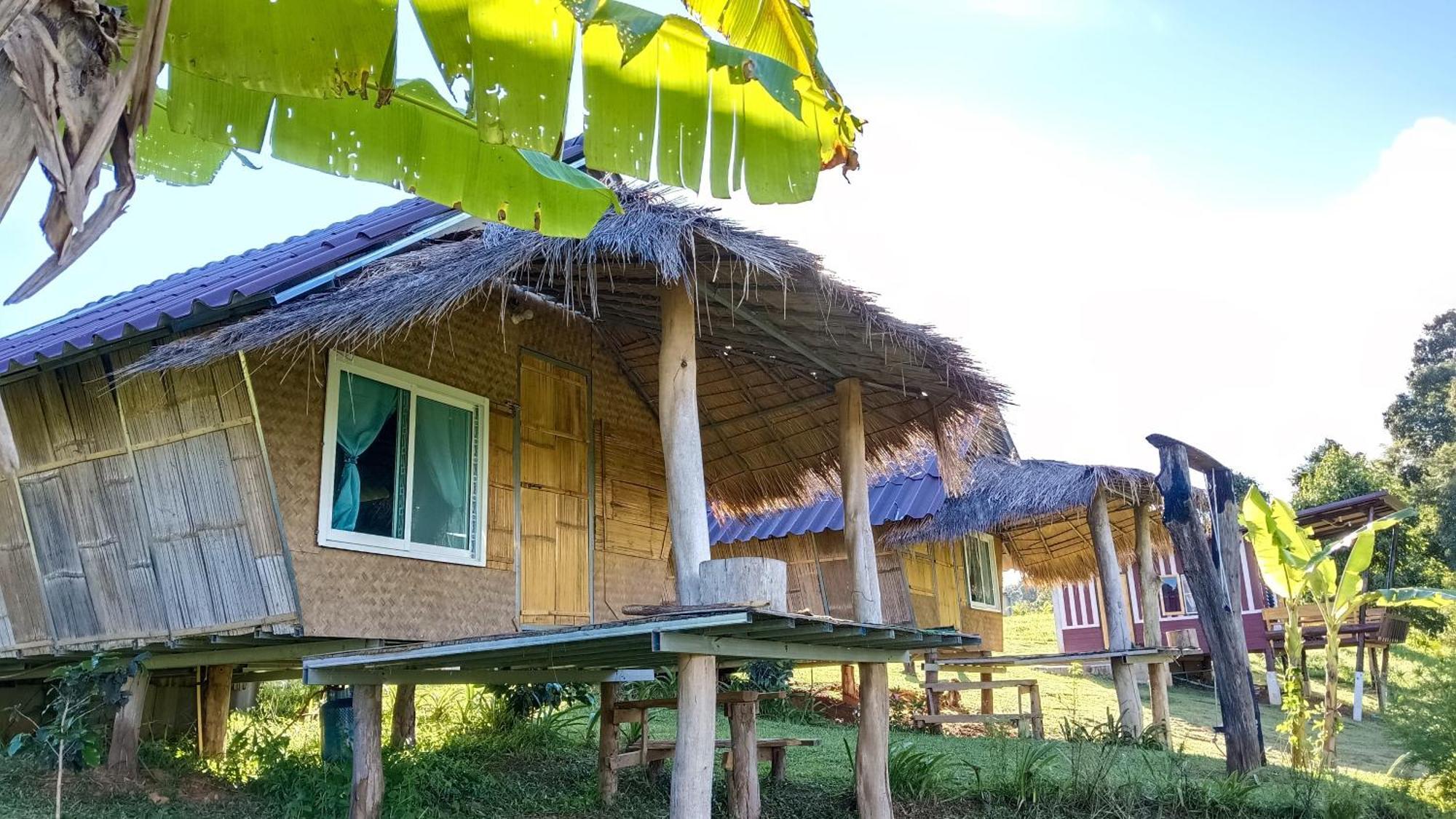 ไร่นิธิสุนทร Nithisoonthon Farmstay メーホンソン エクステリア 写真