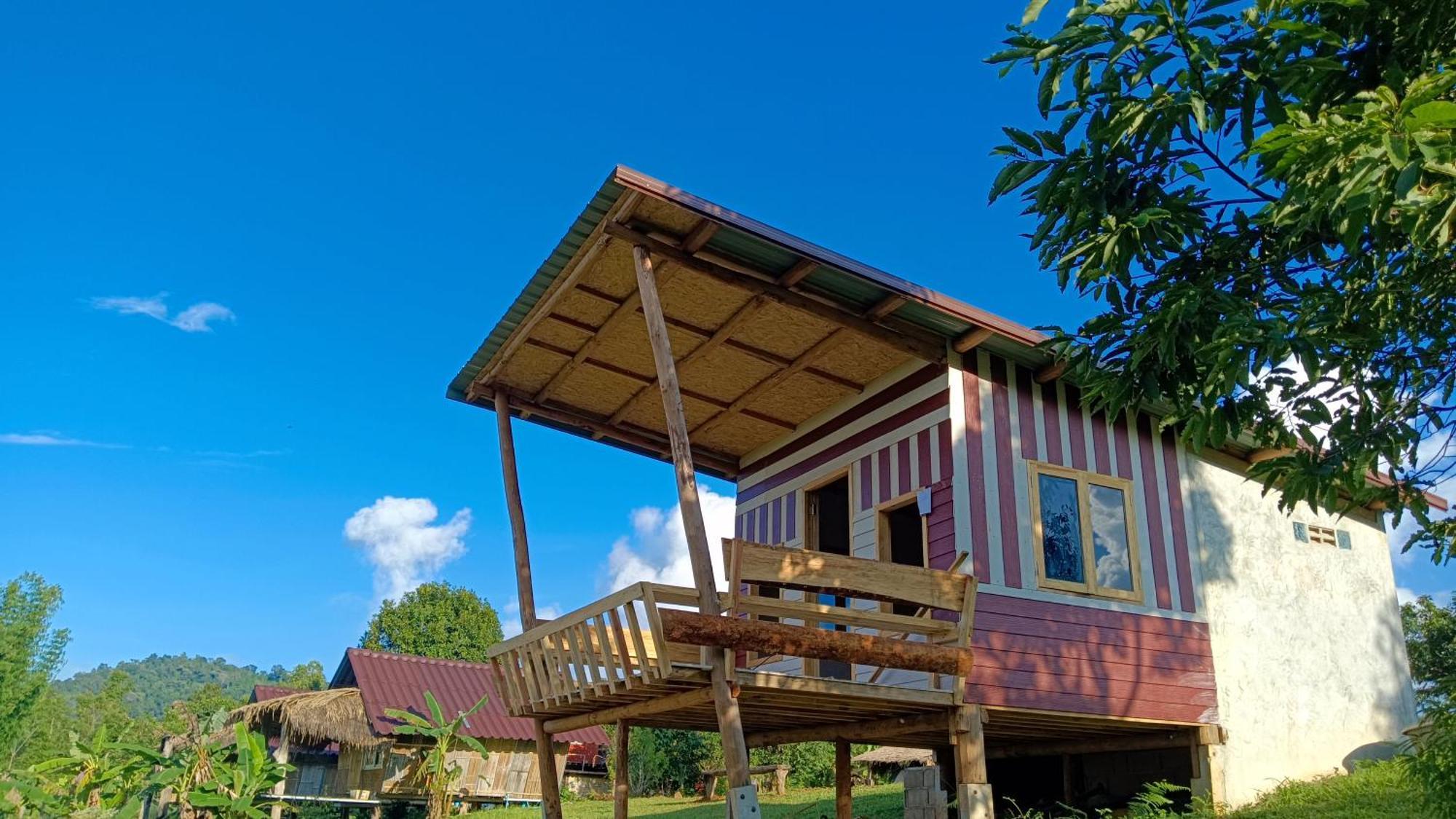 ไร่นิธิสุนทร Nithisoonthon Farmstay メーホンソン エクステリア 写真