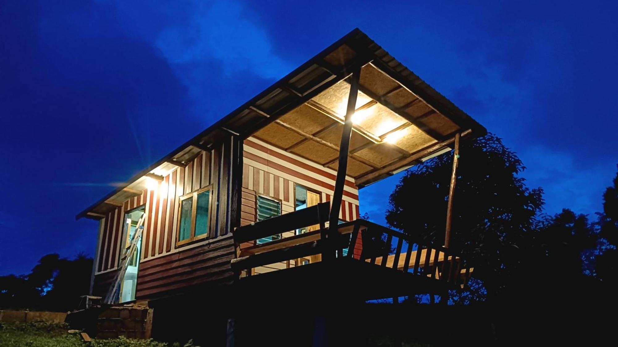 ไร่นิธิสุนทร Nithisoonthon Farmstay メーホンソン エクステリア 写真