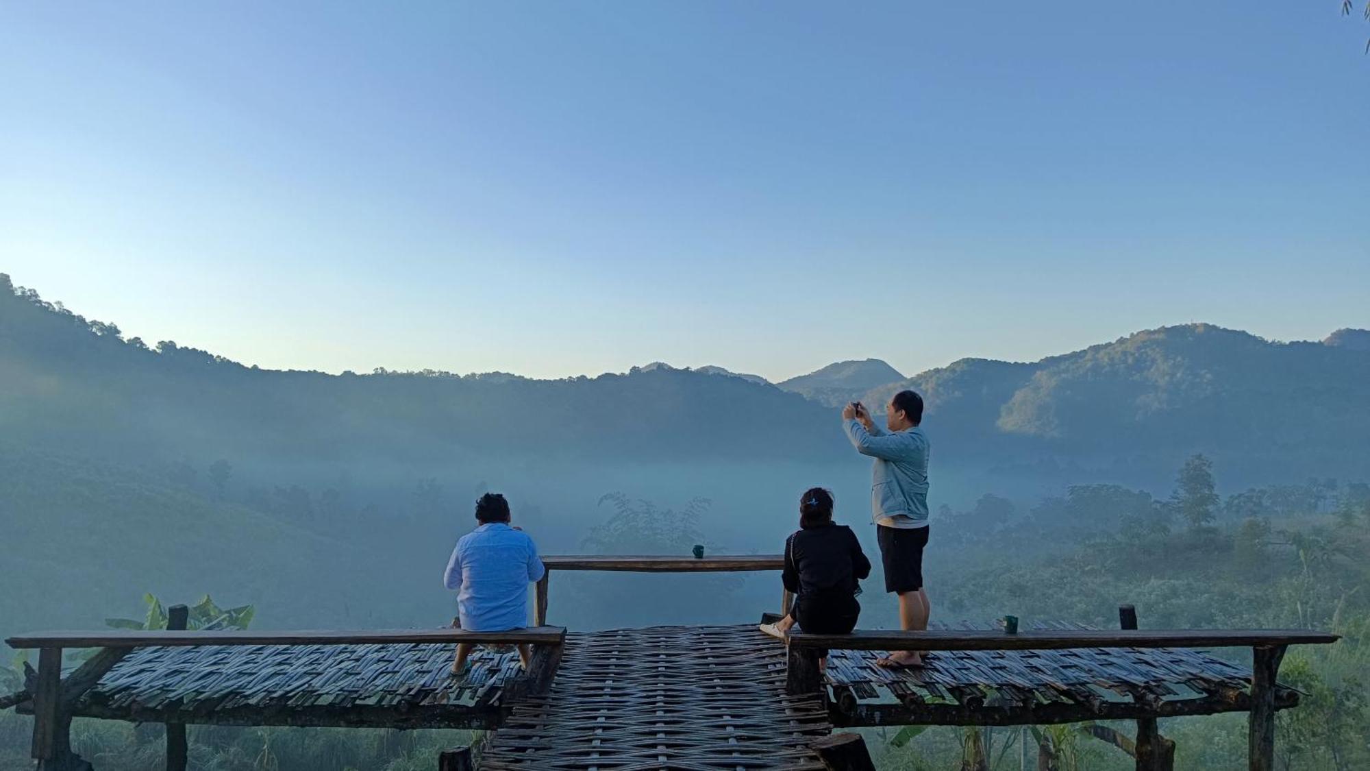 ไร่นิธิสุนทร Nithisoonthon Farmstay メーホンソン エクステリア 写真