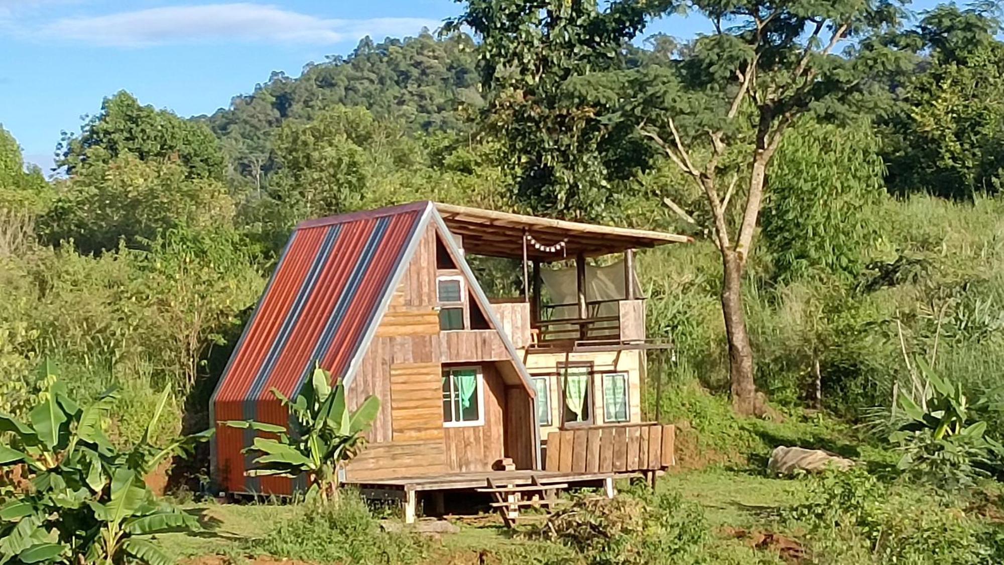 ไร่นิธิสุนทร Nithisoonthon Farmstay メーホンソン エクステリア 写真