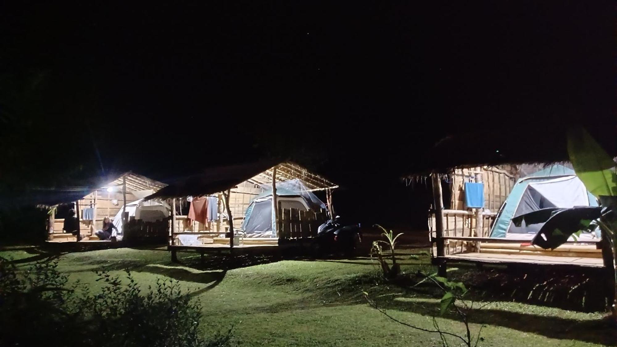 ไร่นิธิสุนทร Nithisoonthon Farmstay メーホンソン エクステリア 写真