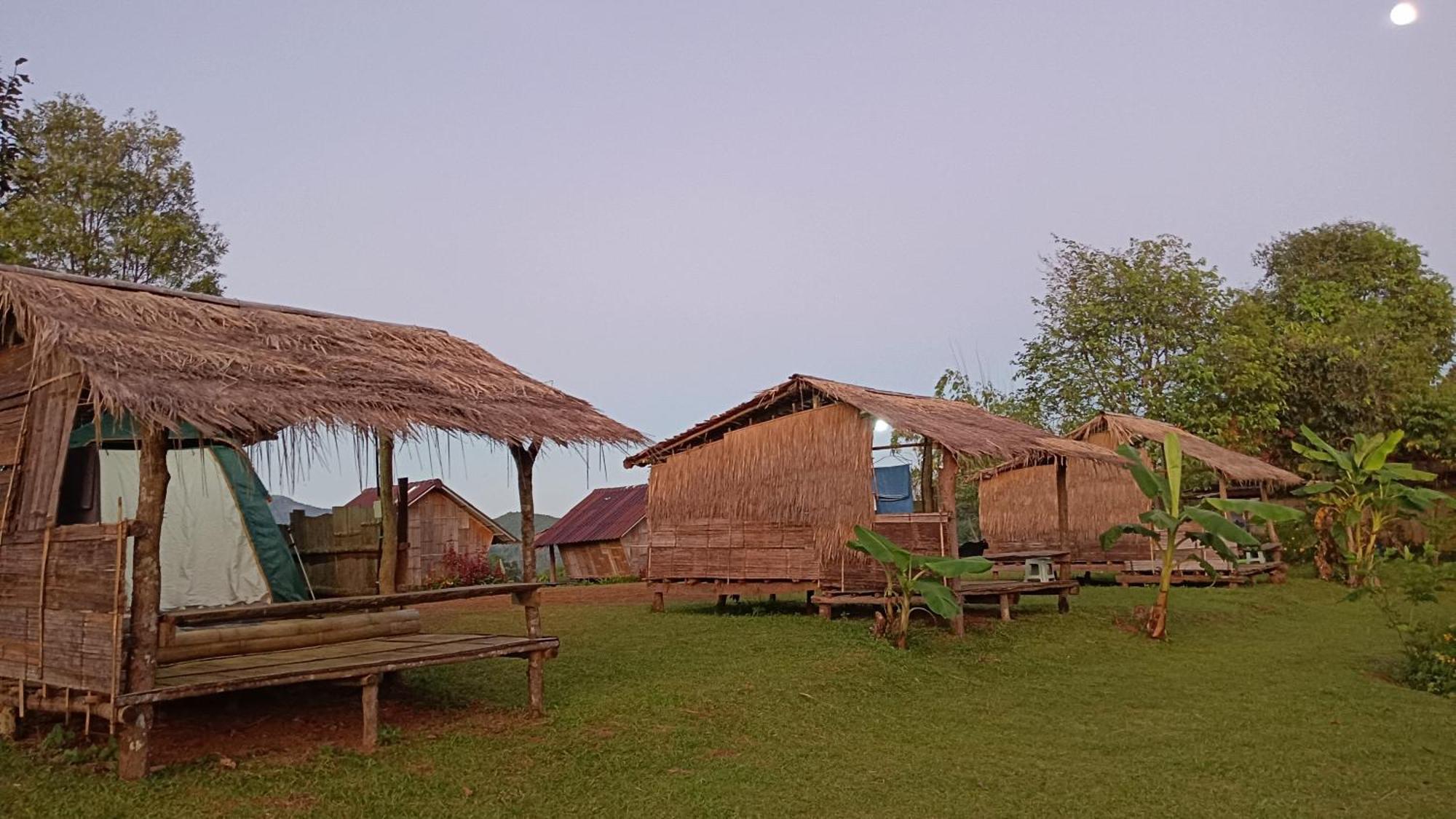 ไร่นิธิสุนทร Nithisoonthon Farmstay メーホンソン エクステリア 写真