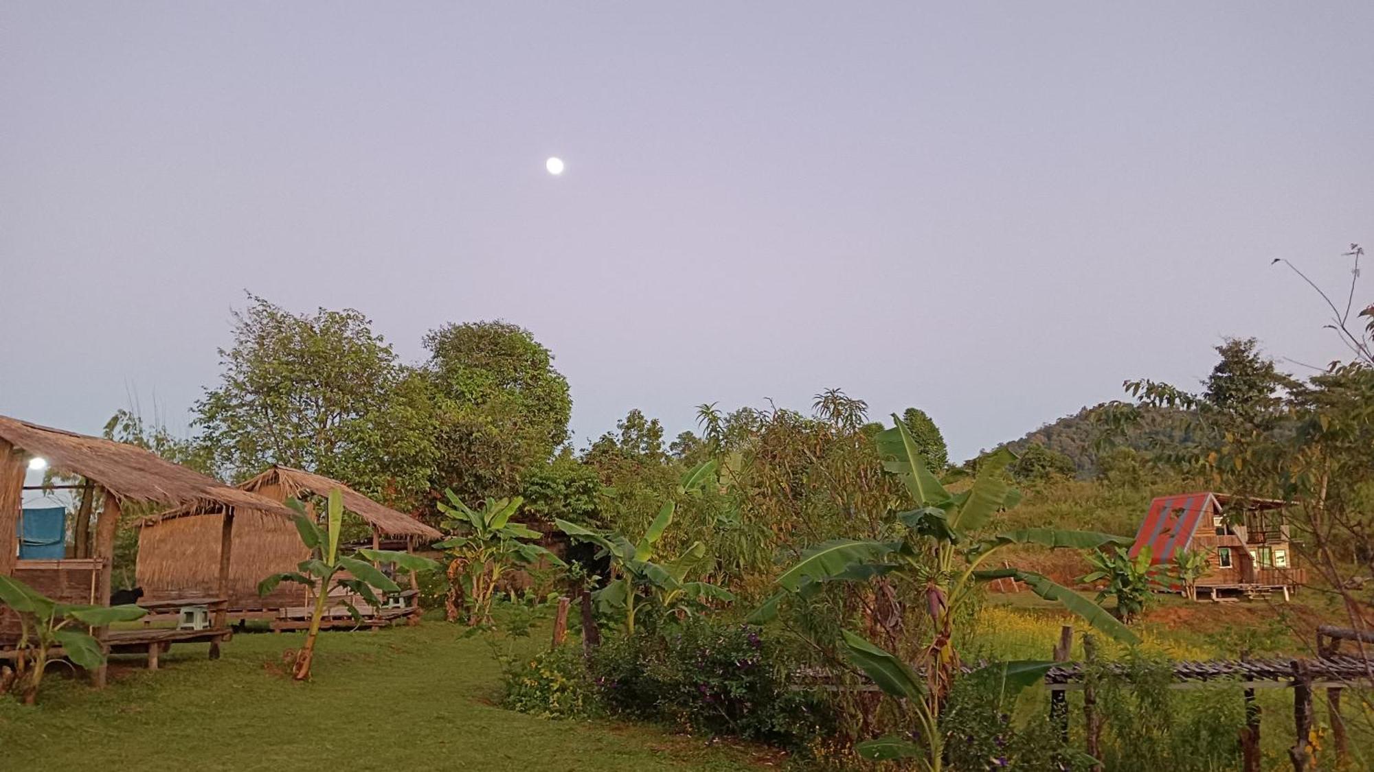 ไร่นิธิสุนทร Nithisoonthon Farmstay メーホンソン エクステリア 写真