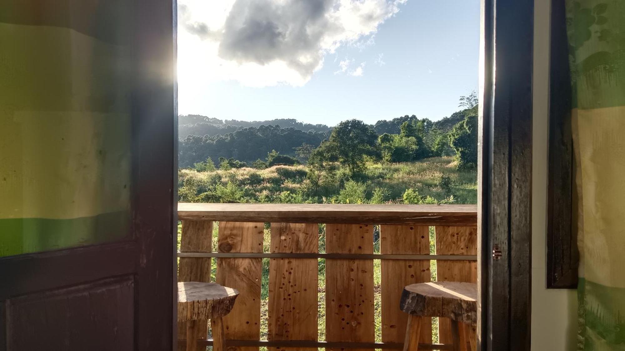 ไร่นิธิสุนทร Nithisoonthon Farmstay メーホンソン エクステリア 写真