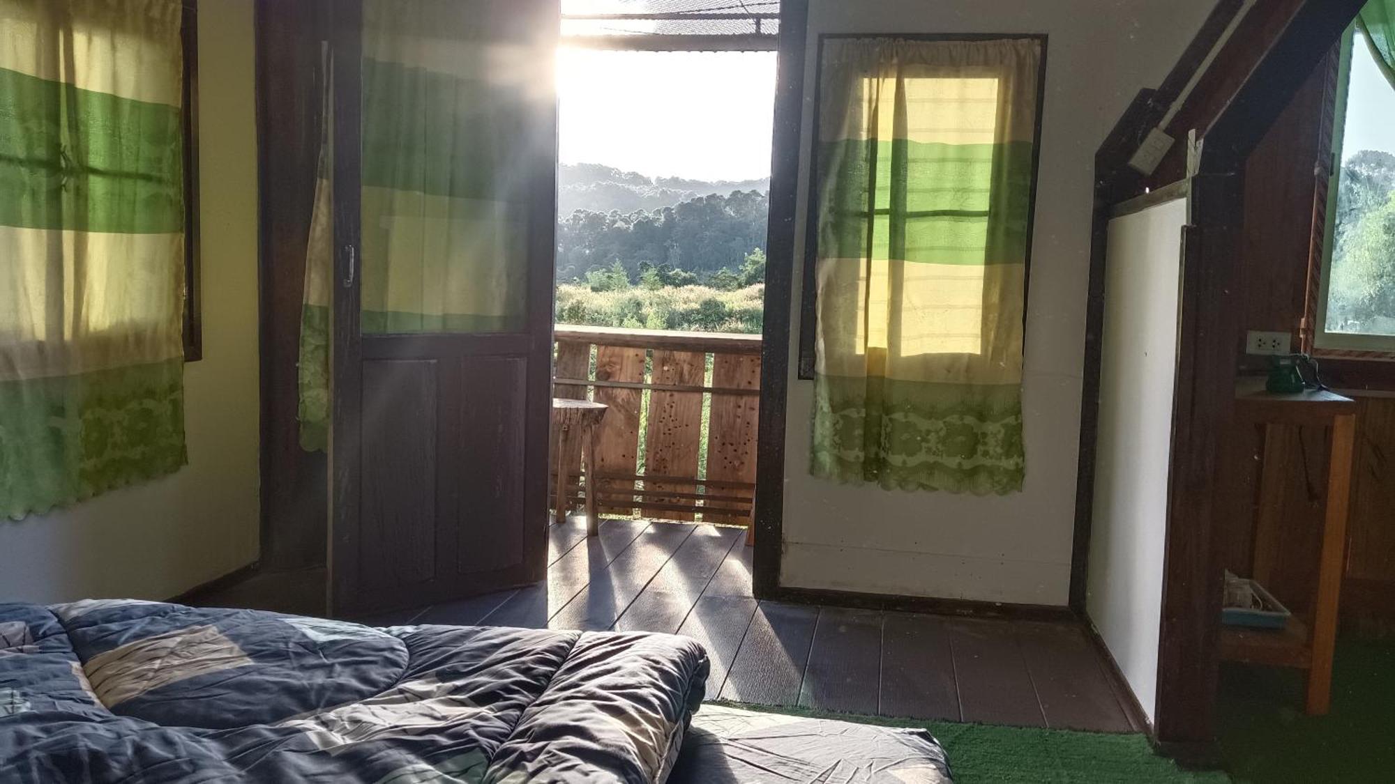 ไร่นิธิสุนทร Nithisoonthon Farmstay メーホンソン エクステリア 写真