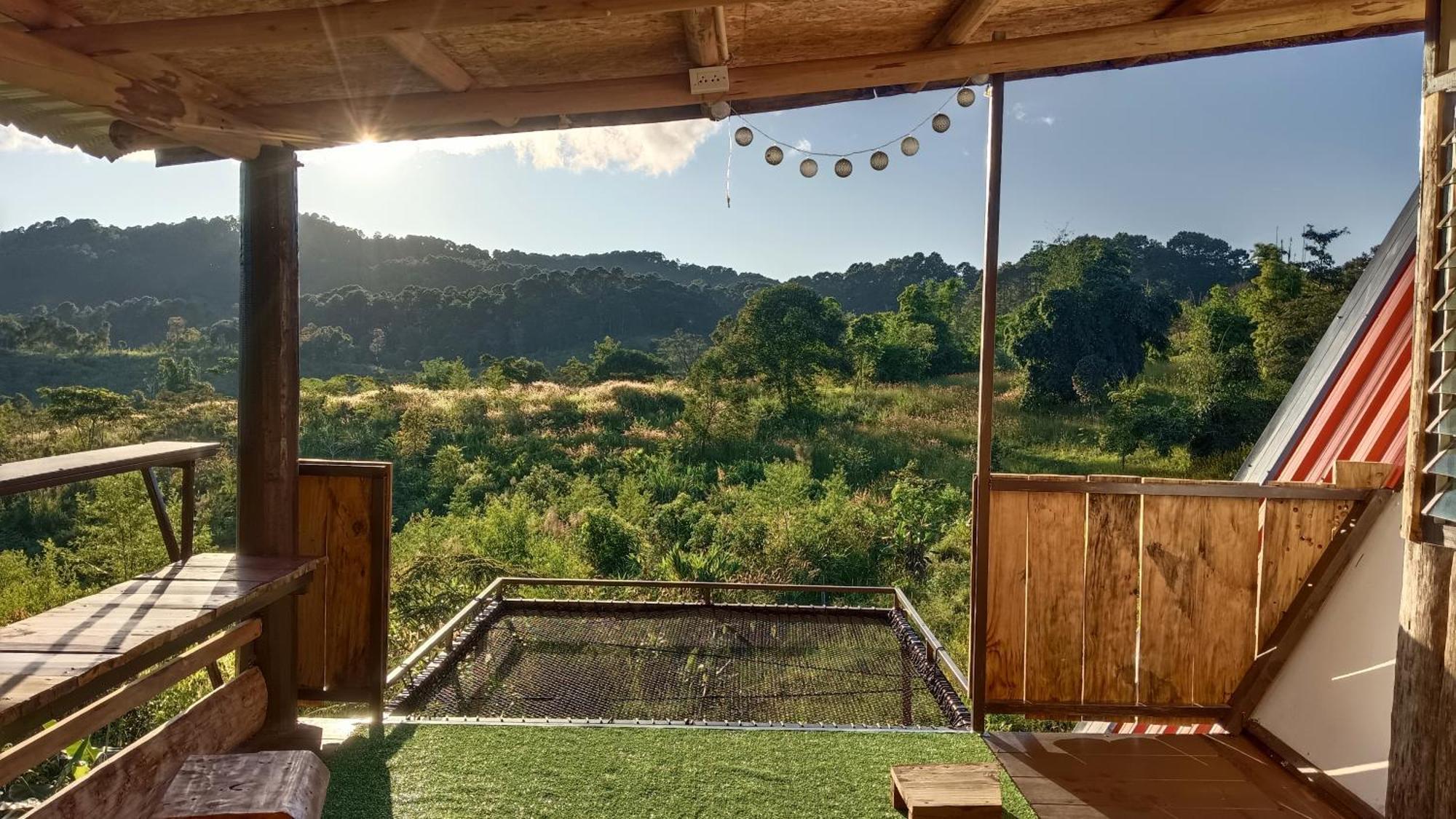 ไร่นิธิสุนทร Nithisoonthon Farmstay メーホンソン エクステリア 写真