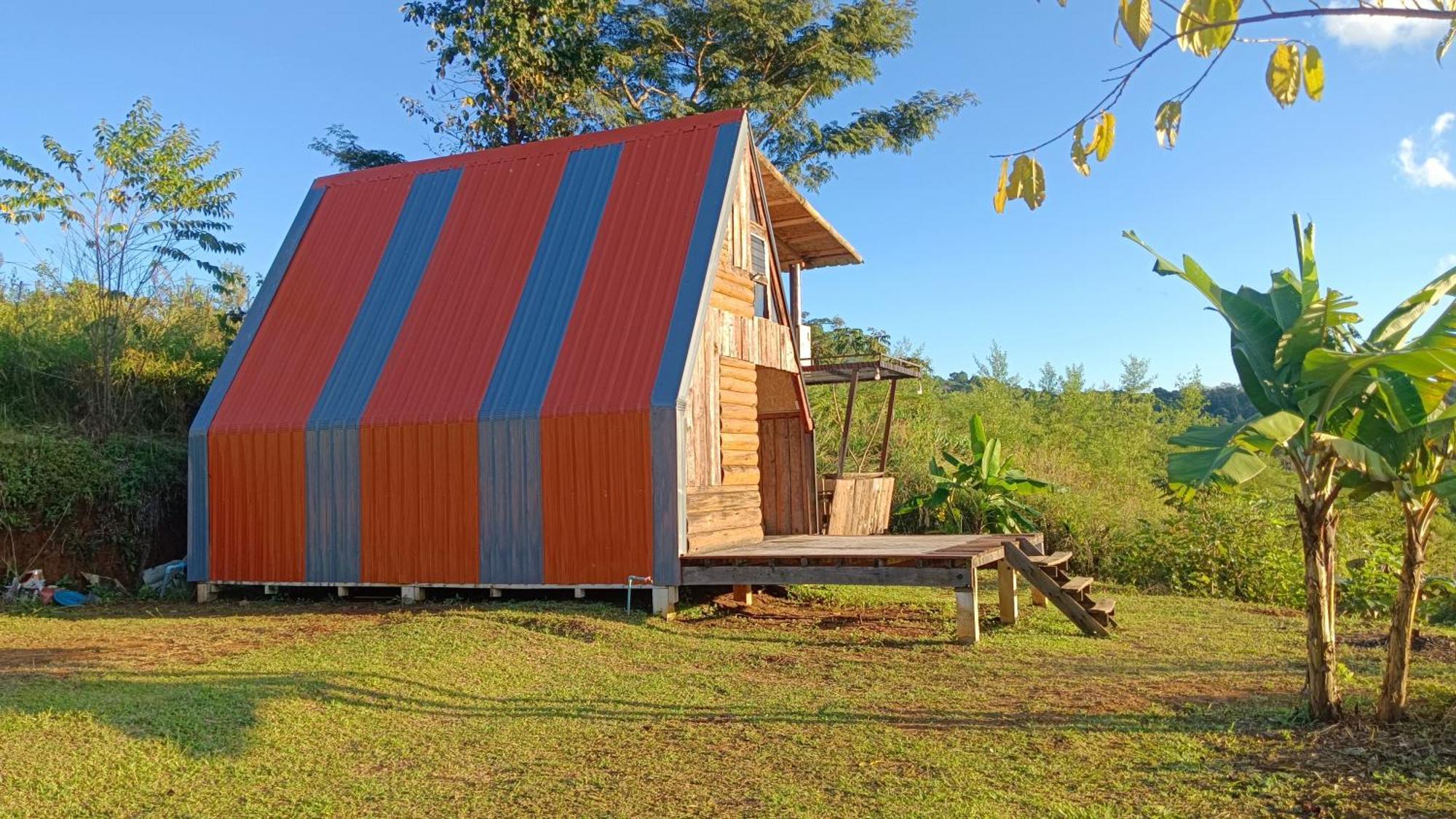 ไร่นิธิสุนทร Nithisoonthon Farmstay メーホンソン エクステリア 写真