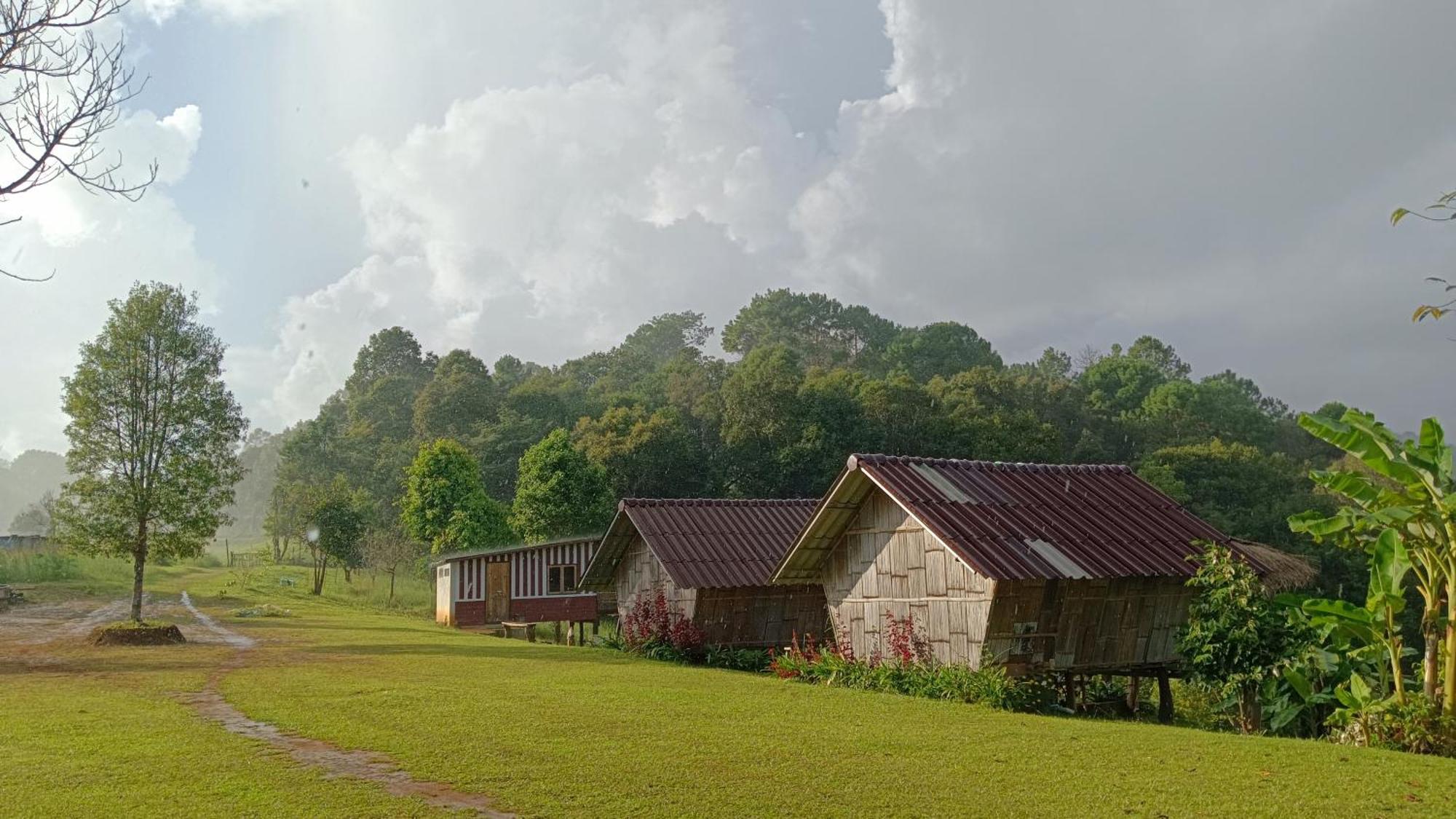 ไร่นิธิสุนทร Nithisoonthon Farmstay メーホンソン エクステリア 写真