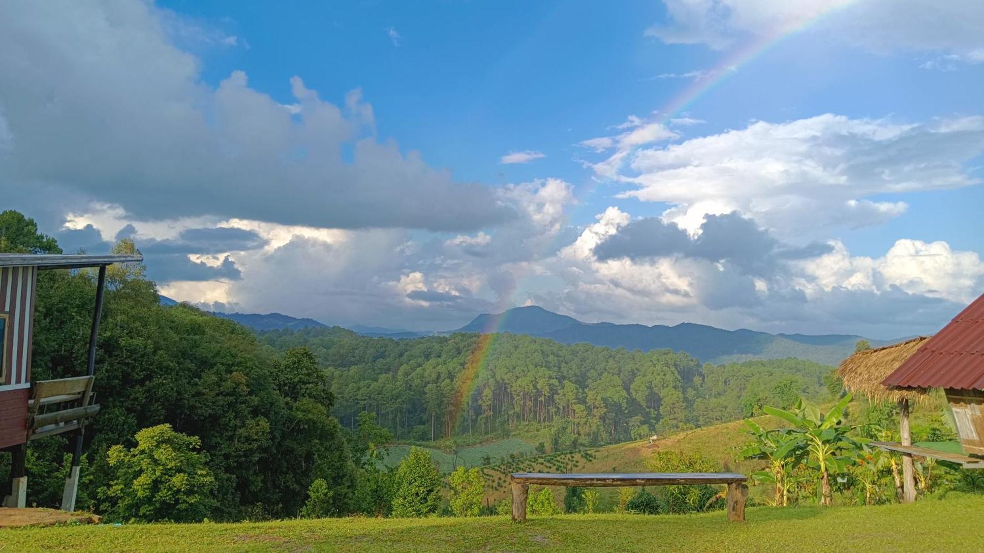 ไร่นิธิสุนทร Nithisoonthon Farmstay メーホンソン エクステリア 写真