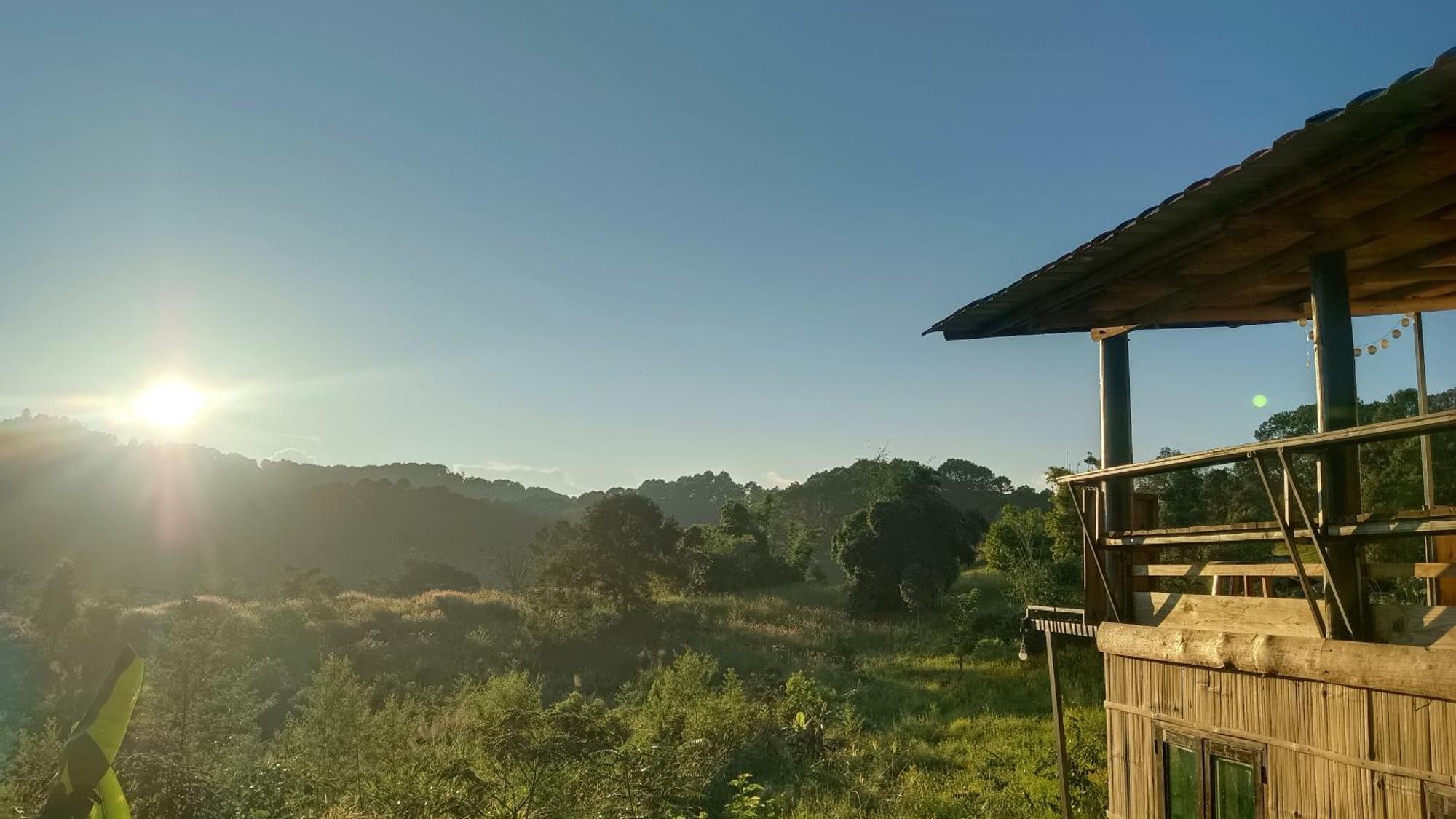 ไร่นิธิสุนทร Nithisoonthon Farmstay メーホンソン エクステリア 写真