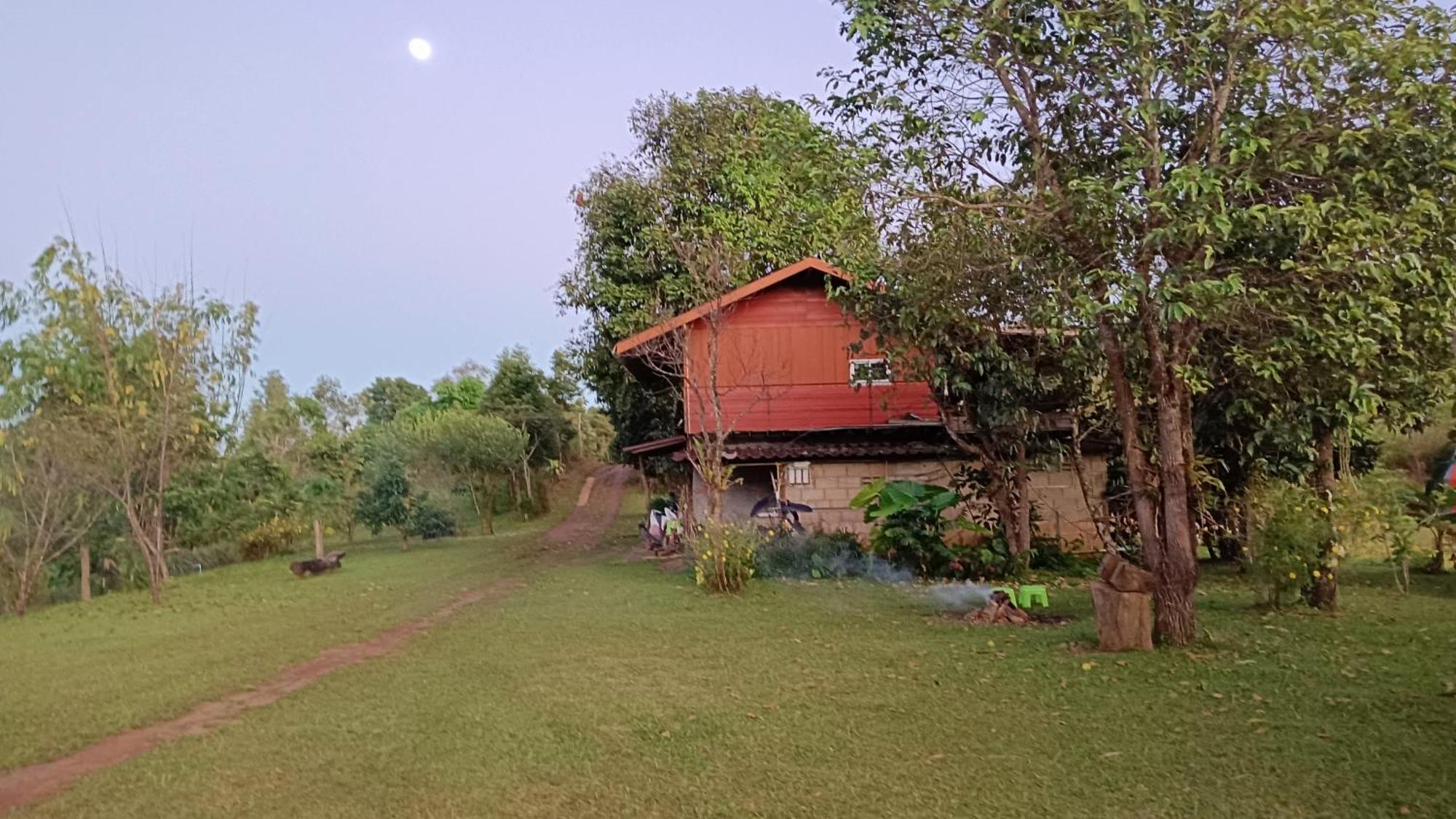 ไร่นิธิสุนทร Nithisoonthon Farmstay メーホンソン エクステリア 写真