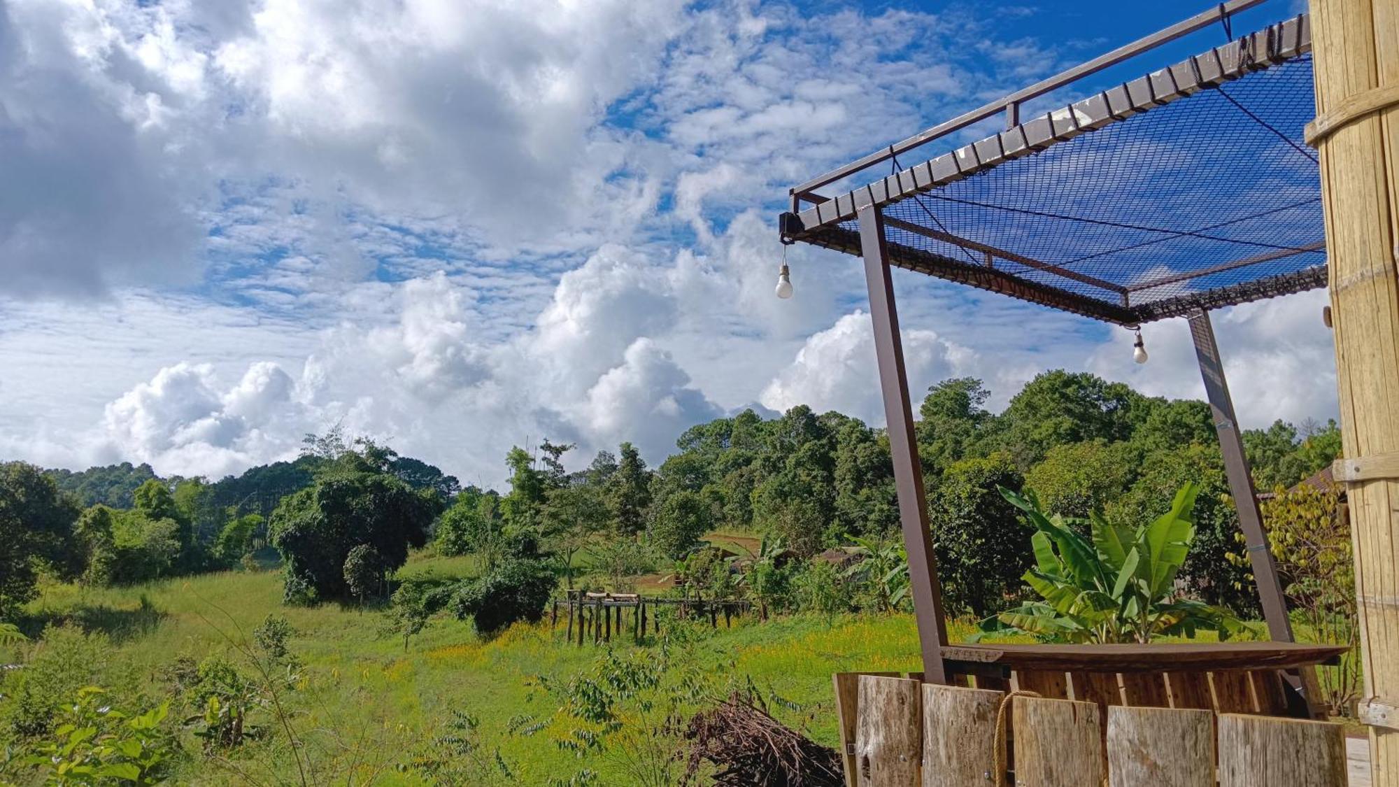ไร่นิธิสุนทร Nithisoonthon Farmstay メーホンソン エクステリア 写真