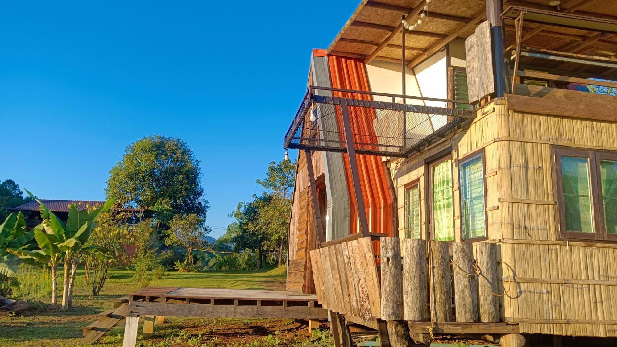 ไร่นิธิสุนทร Nithisoonthon Farmstay メーホンソン エクステリア 写真